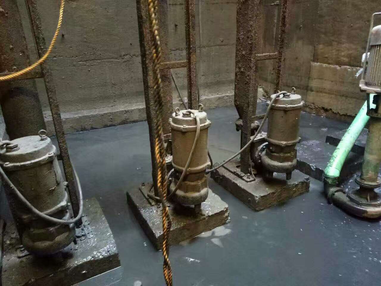 田阳污水池清理