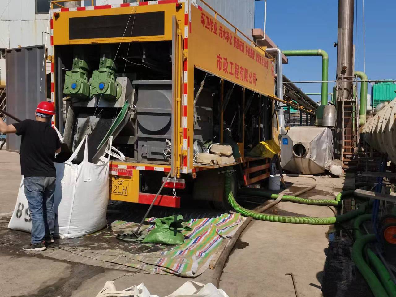 田阳淤泥压干处理