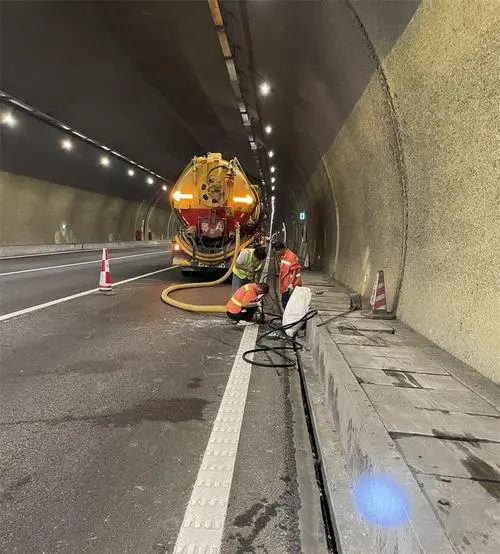 田阳隧道排水渠清淤